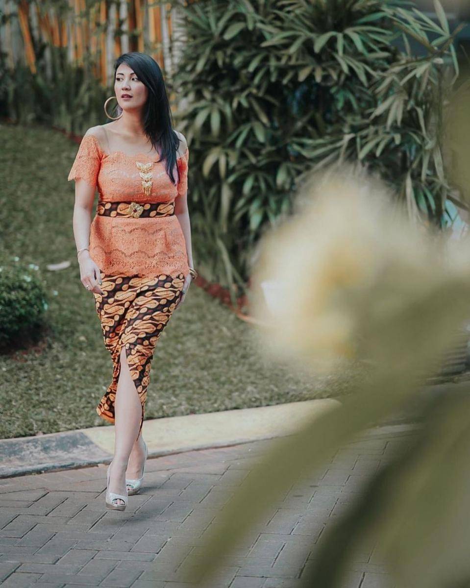 Kebaya Istri Pemain FTV (instagram.com/mrssharena)