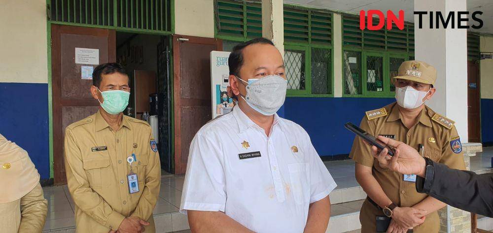 Juru Bicara Satgas Penanganan Covid-19 Kota Depok, Dadang WIhana saat ditemui di SMP Negeri 10 Depok. (IDNTimes/Dicky)