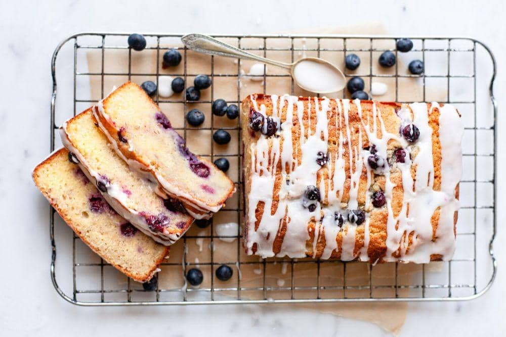 ilustrasi quark and blueberry cake (unsplash.com/Deborah Rainford)