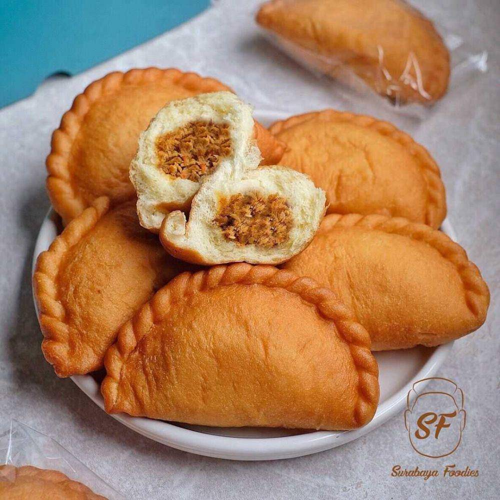 Panada (instagram.com/surabayafoodies)