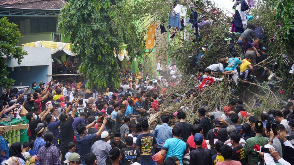 Uniknya Tradisi Keresan di Mojokerto, Berebut Berkah Maulid Nabi