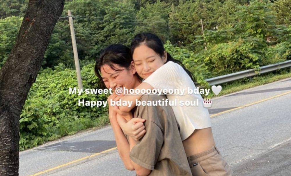 Jung Ho Yeon dan Jennie BLACKPINK (twitter.com/jenniebpchile)
