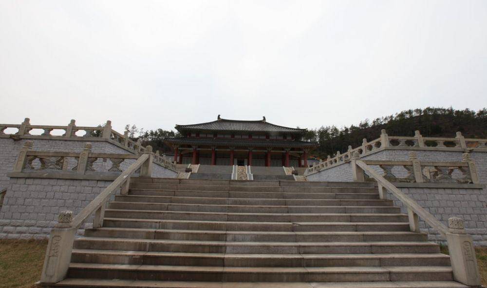 potret replika istana Goguryeo di Naju Image Theme Park (naju.go.kr)