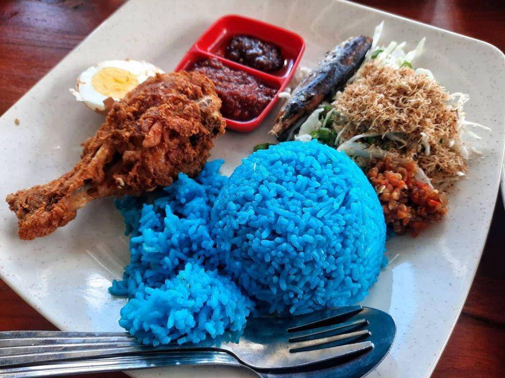 nasi kerabu (instagram.com/njajan.tulungagung)