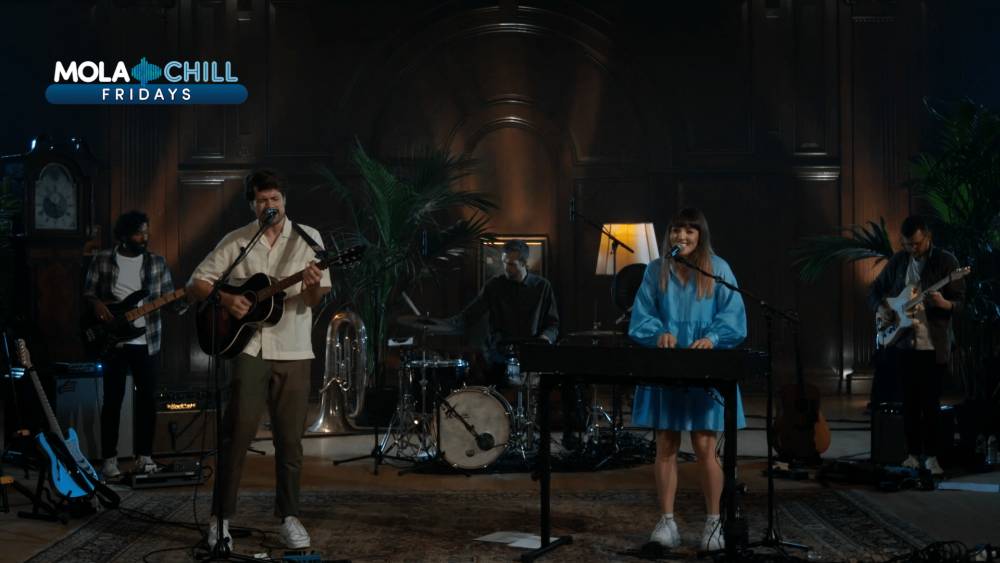 Oh Wonder bersama band (Dok. Mola)