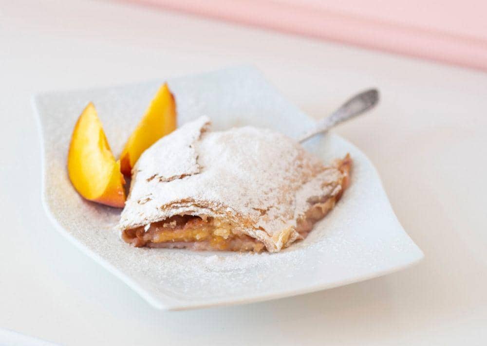 ilustrasi quark cheese strudel (pexels.com/Adrian Frentescu)