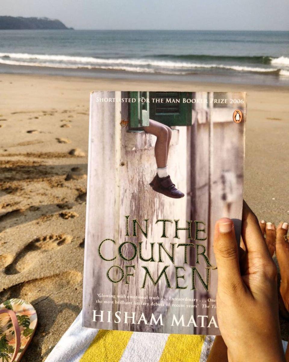 In The Country Of Men oleh Hisham Matar (instagram.com/shewondersandwanders)