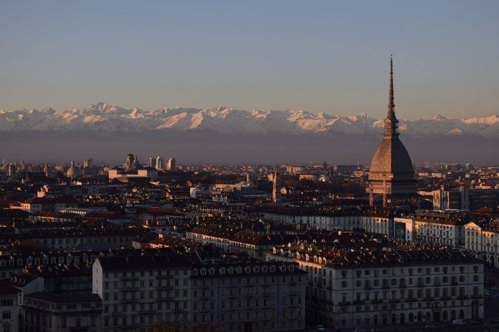 Ilustrasi Kota Turin di kaki Pegunungan Alpen (pixabay.com/_simo)
