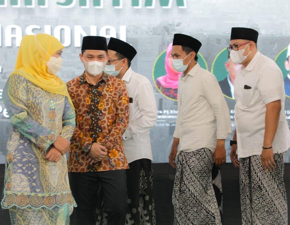 Gubernur Jawa Timur, Khofifah Indar Parawansa, saat menghadiri Pelantikan Pengurus Organisasi Internasional Alumni Al-Azhar (OIAA) Jatim di Insitut Kyai Haji Abdul Chalim (IKHAC) Trawas, Kab. Mojokerto Minggu (17/10) siang. Dok. Humas Pemprov Jatim.