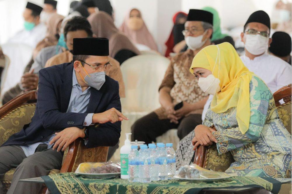 Gubernur Jawa Timur, Khofifah Indar Parawansa, saat menghadiri Pelantikan Pengurus Organisasi Internasional Alumni Al-Azhar (OIAA) Jatim di Insitut Kyai Haji Abdul Chalim (IKHAC) Trawas, Kab. Mojokerto Minggu (17/10) siang. Dok. Humas Pemprov Jatim.
