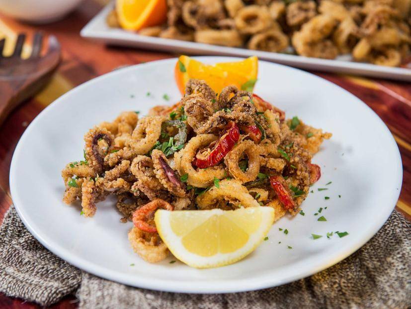 ilustrasi fried calamari with sweet orange sauce (www.foodnetwork.com/Food Network Kitchen)