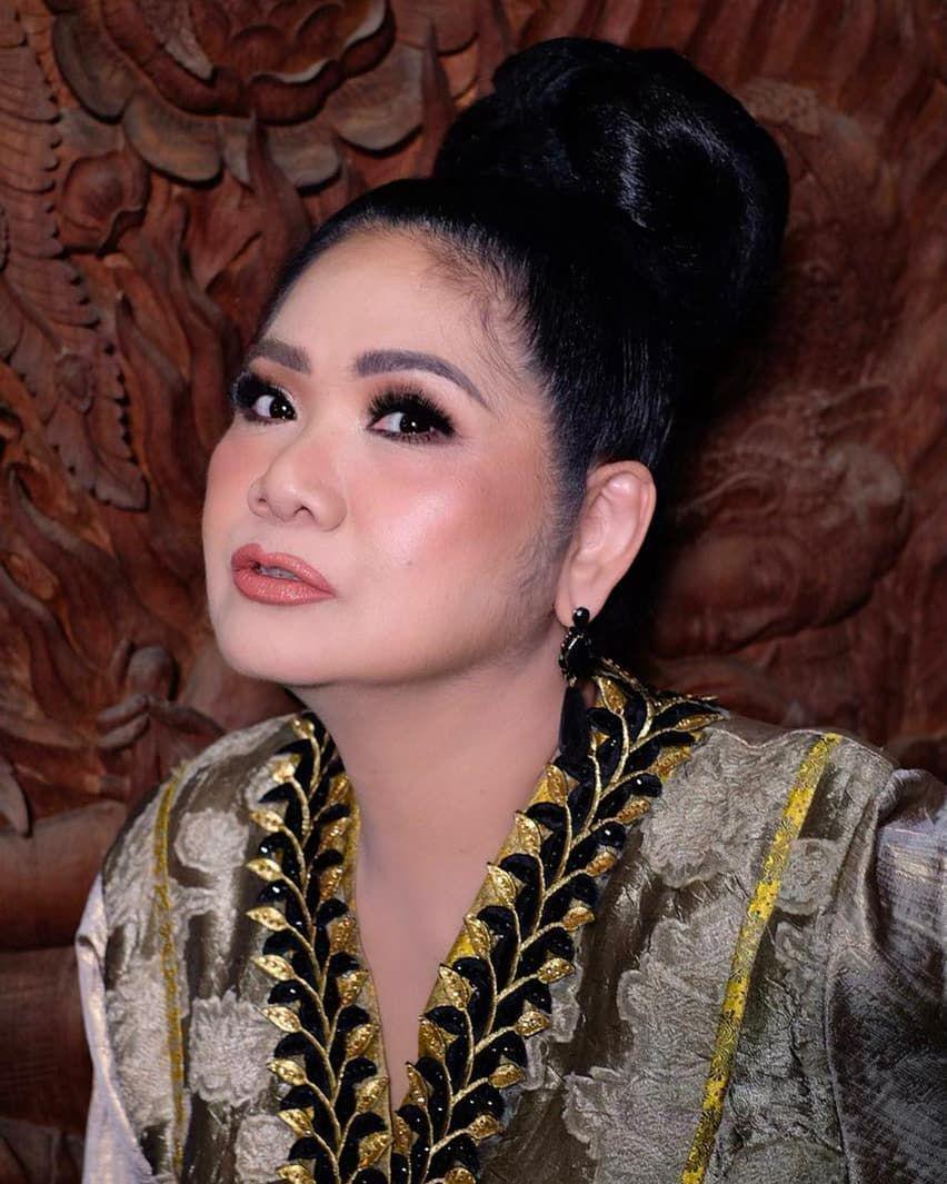 Vina Panduwinata (instagram.com/vinapanduwinata_real/)