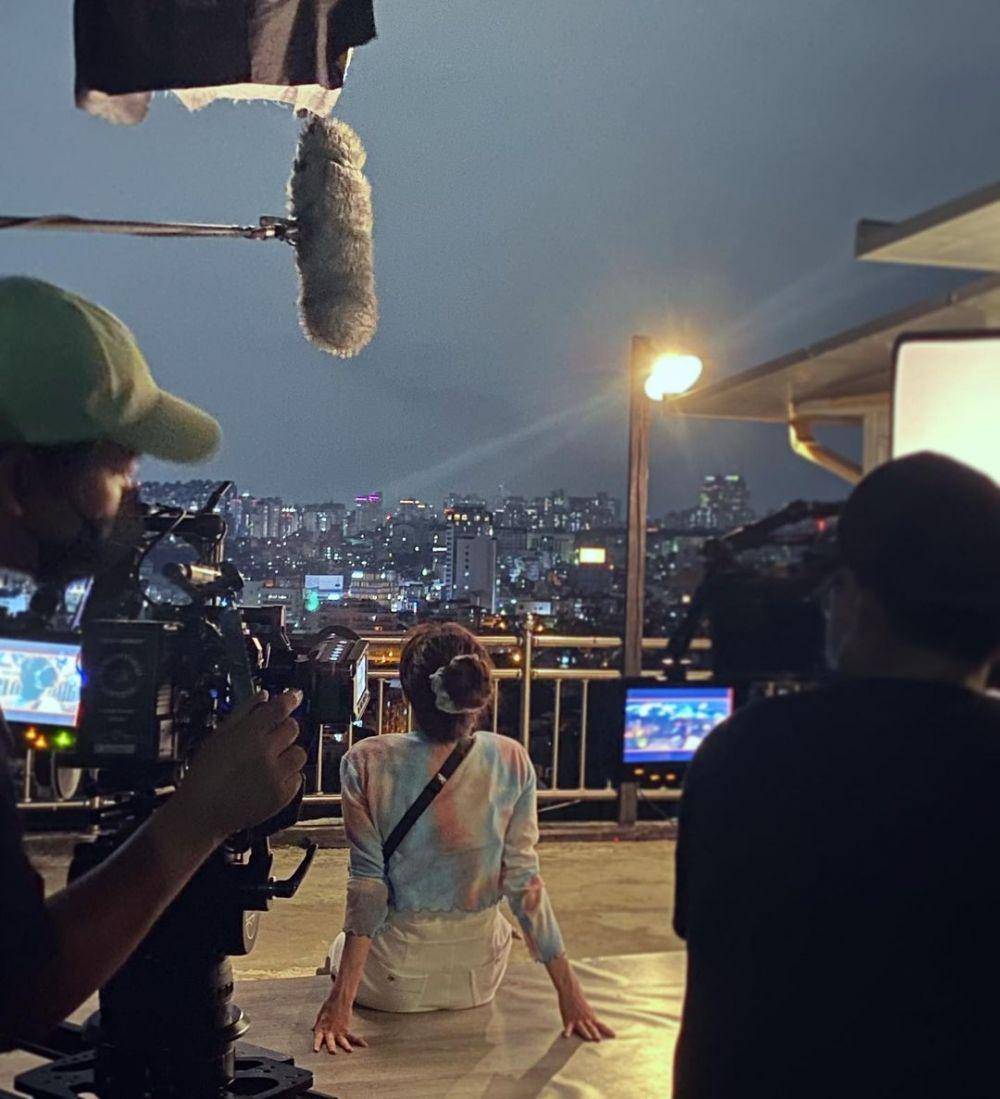 Jung In Sun saat sedang syuting (instagram.com/jung_insun.gram)