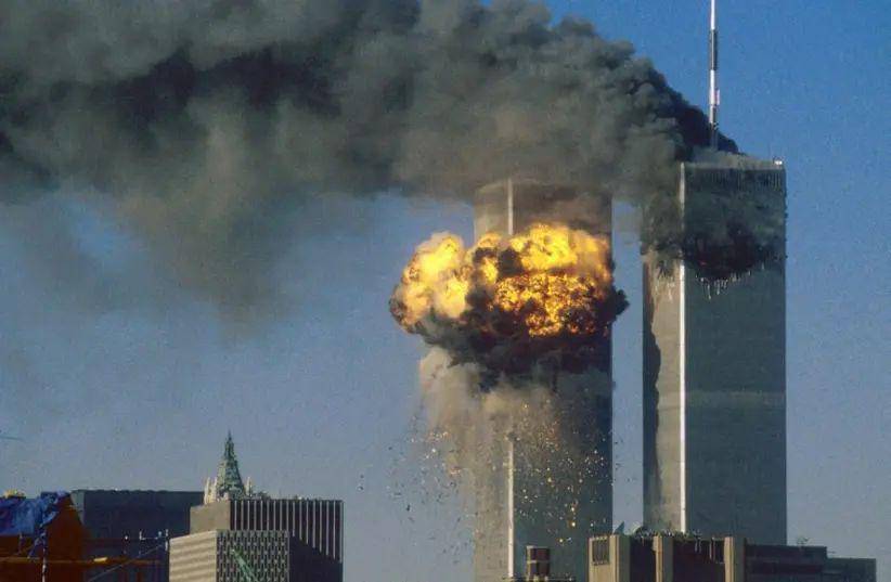 World Trade Center di New York dalam tabrakan pesawat yang dibajak pada 11 September 2001. (REUTERS)