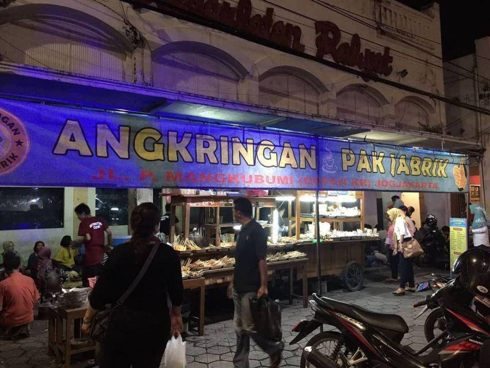 Angkringan Pak Jabrik (instagram.com/anna_rianakasih)