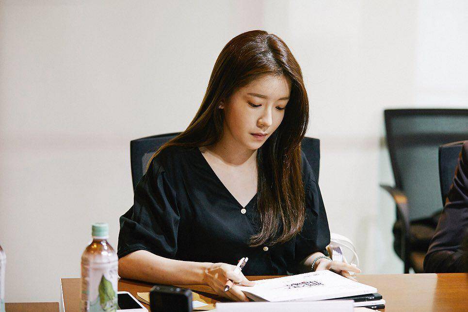 Jung In Sun (instagram.com/jung_insun.gram)