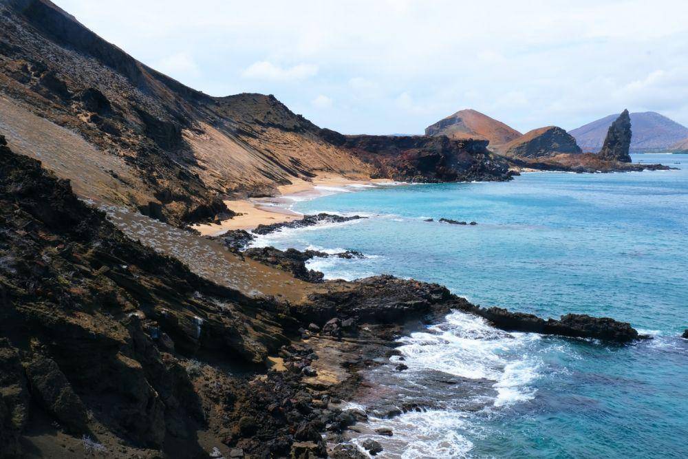 Bagian kecil dari pantai yang ada di Kepulauan Galapagos. (unsplash.com/Nathalie Marquis)