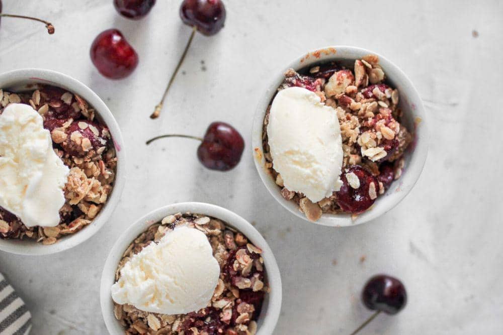 ilustrasi boysenberry cobbler (unsplash.com/Alexandra Golovac)