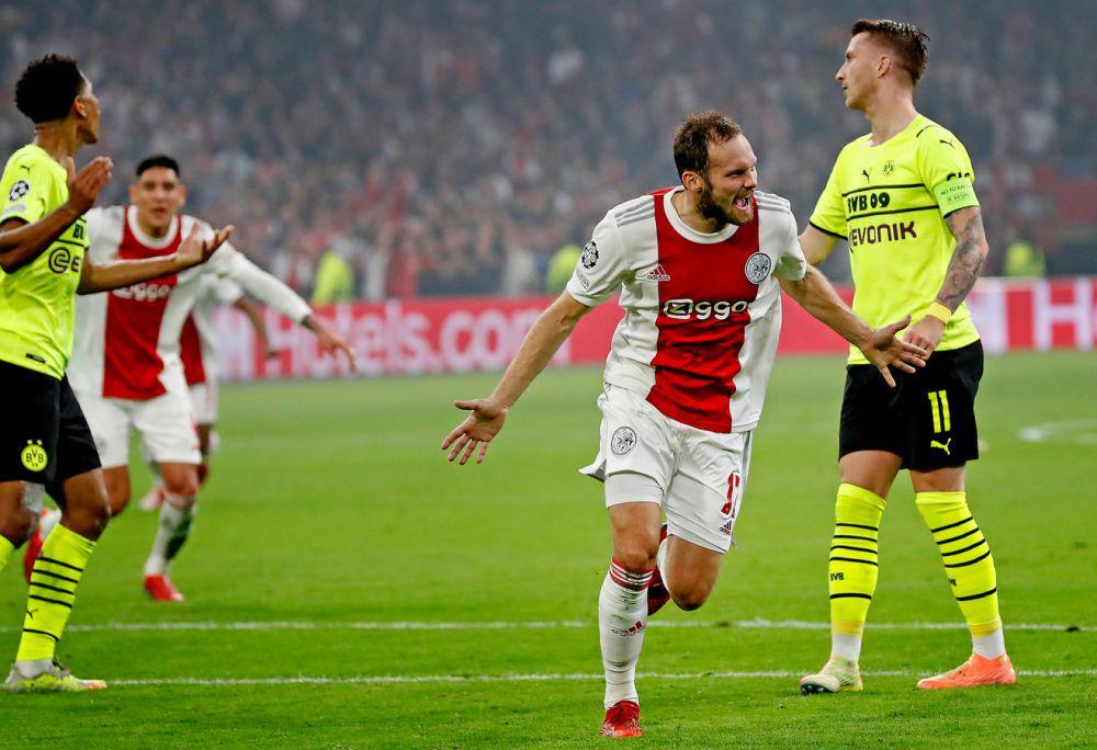potret Daley Blind lakukan selebrasi gol (ad.nl)