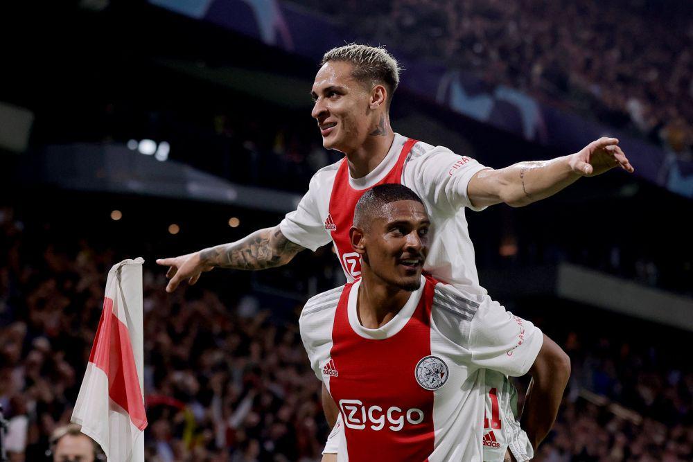 potret Sebastien Heller dan Anthony melakukan selebrasi (twitter.com/ChampionsLeague)