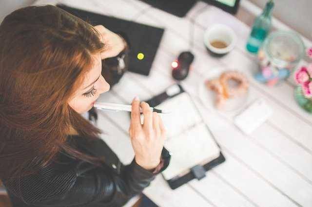 ilustrasi orang bekerja (pixabay.com/kaboompics)