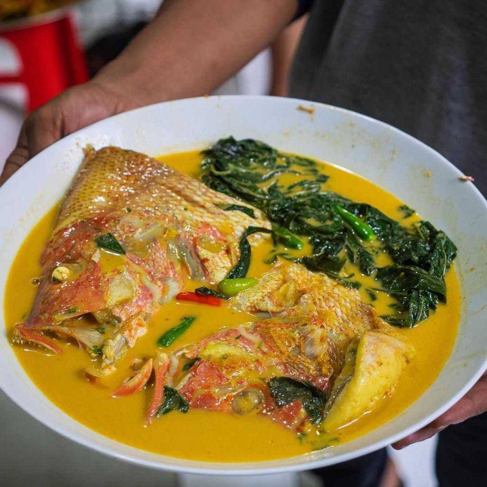 Gulai kepala ikan kakap merah (Instagram.com/makanmana)