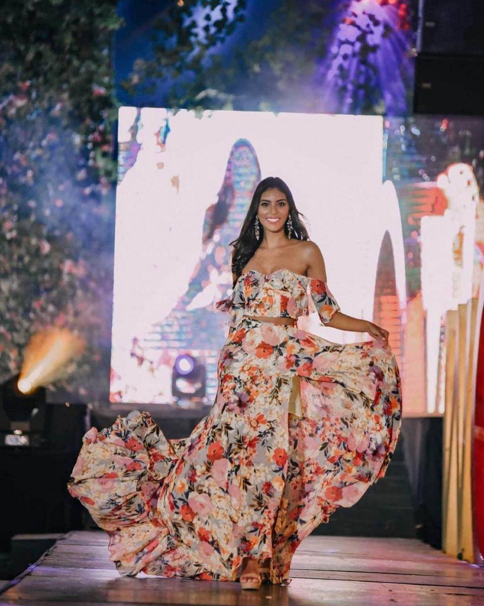 Valeria Ayos (instagram.com/valeayos)