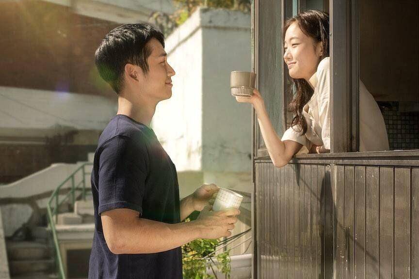 potret Jung Hae In dan Kim Go Eun dalam film Tune in for Love (dok. CGV Art House/Tune in for Love)