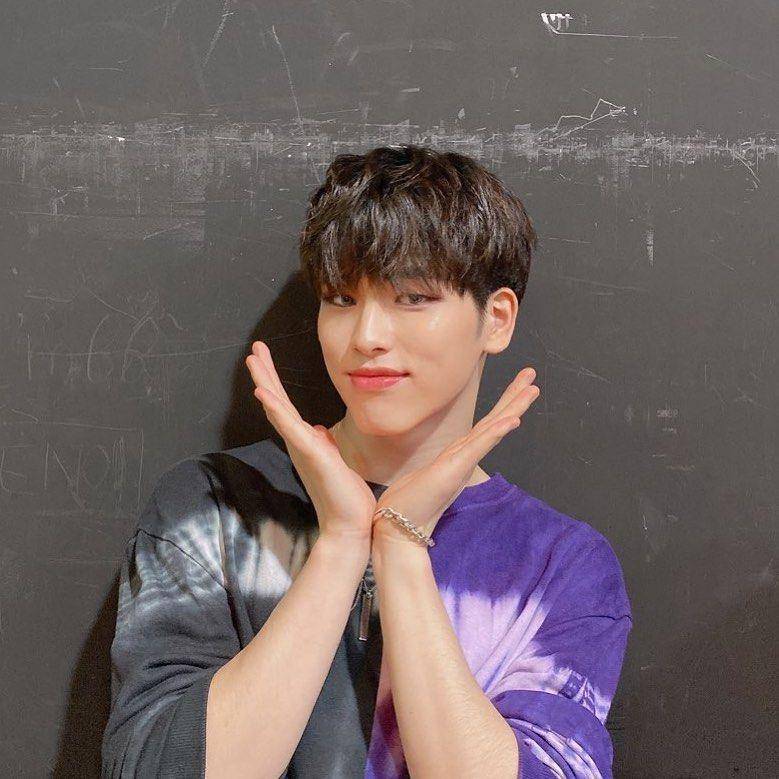 Seunghwan (instagram.com/official__1the9)