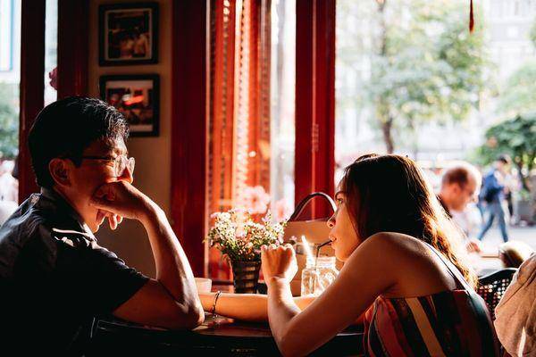 Ilustrasi pria sedang membuat cewek virgo jatuh cinta (unsplash/Matt W Newman)