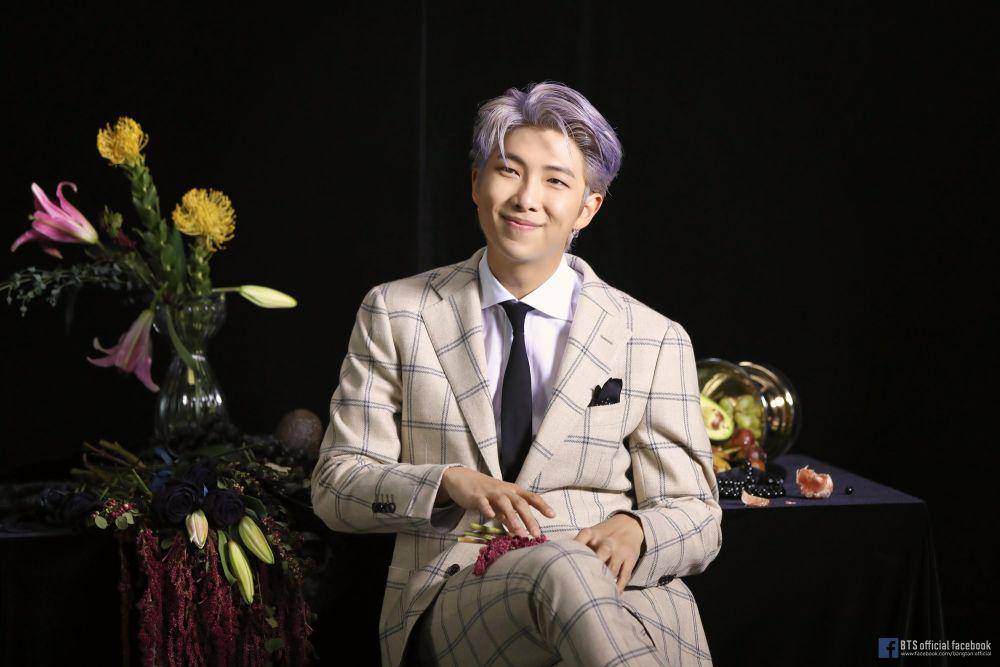 RM BTS saat sesi foto konsep untuk album Map of the Soul: 7 (2020) (facebook.com/BTS Official Facebook)
