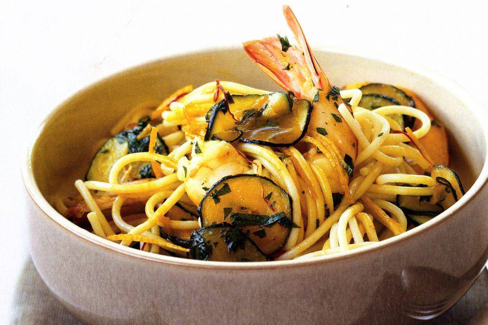 ilustrasi spaghetti with prawns and orange (www.taste.com.au/Valli Little)