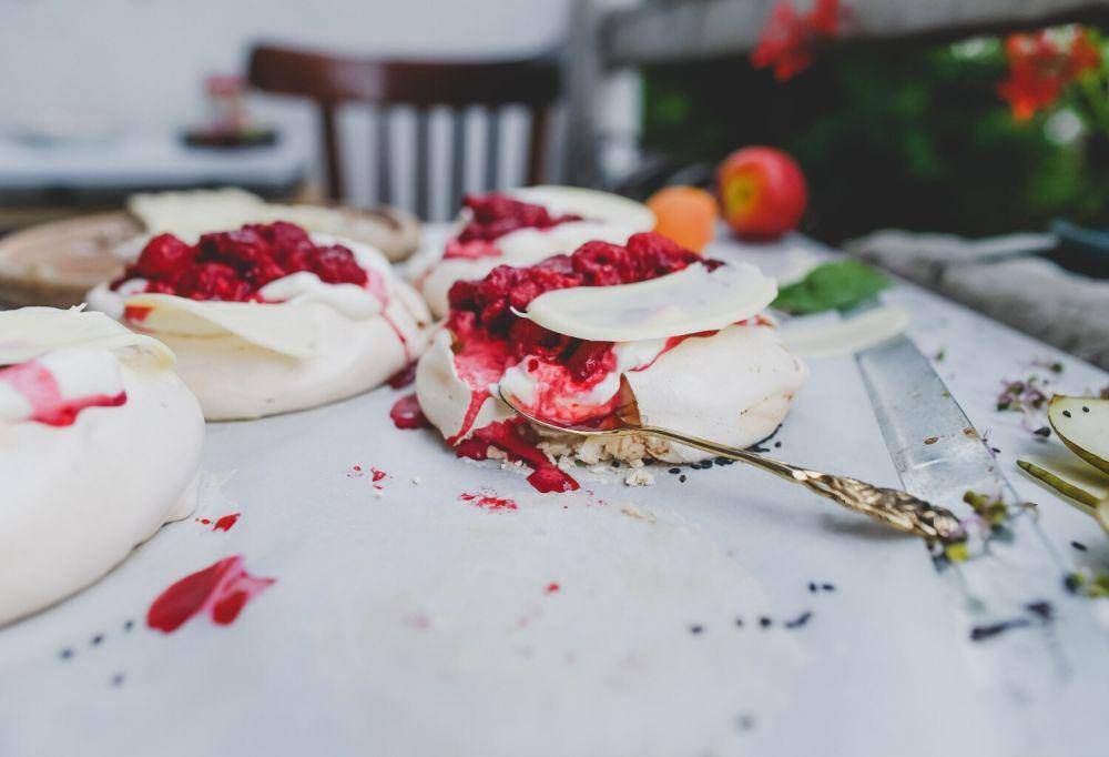 ilustrasi ambrosia pavlova (unsplash.com/Toa Heftiba)