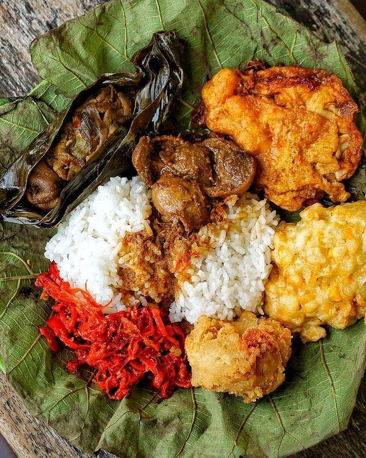 Nasi Jamblang Daun Jati (Instagram.com/tukangjajanid)