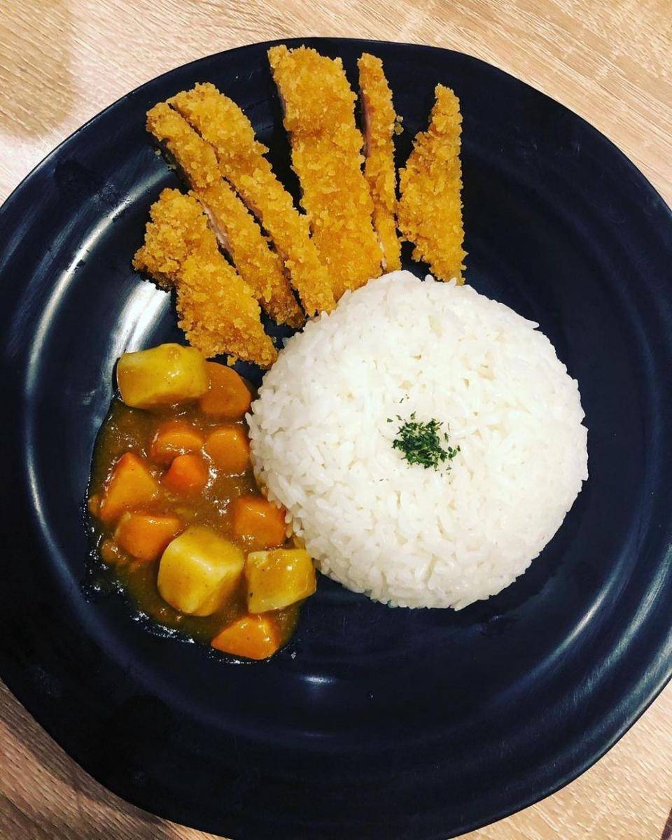 Waroeng UP2DATE, Cibinong (instagram.com/yamiyam_indonesia)