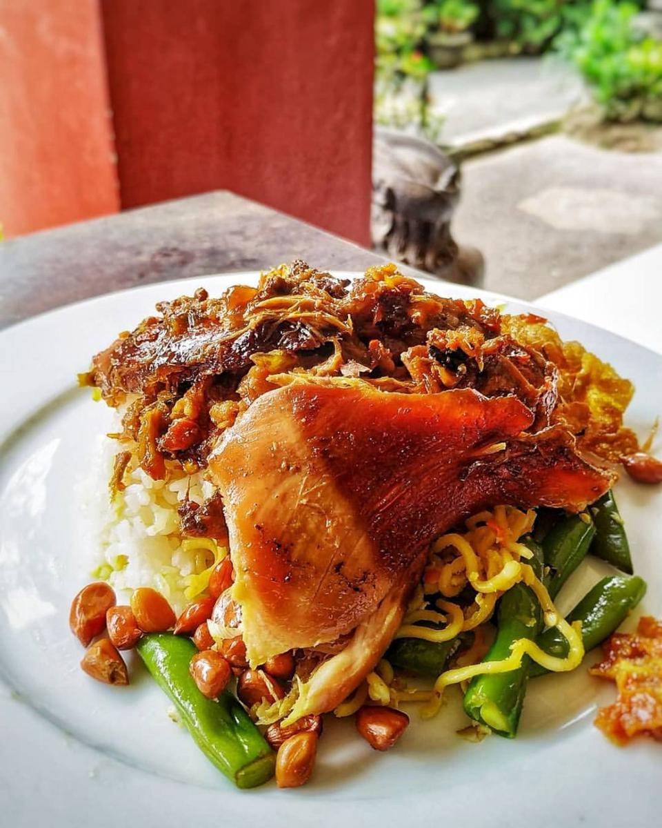 Ayam Betutu Pak Sanur (instagram.com/photoexplorerid)