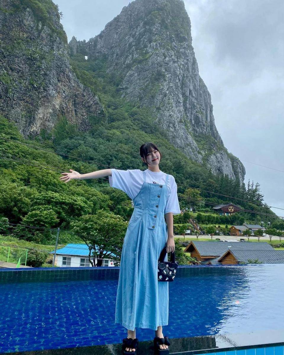 ide outfit casual look ala Yerin (Instagram.com/every_nn)