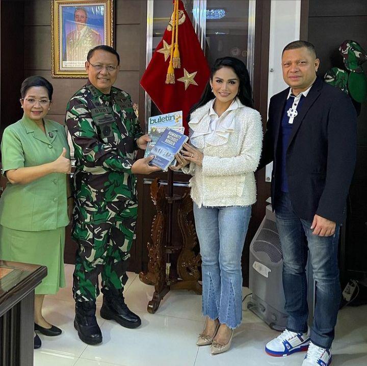Krisdayanti (instagram.com/krisdayantilemos)