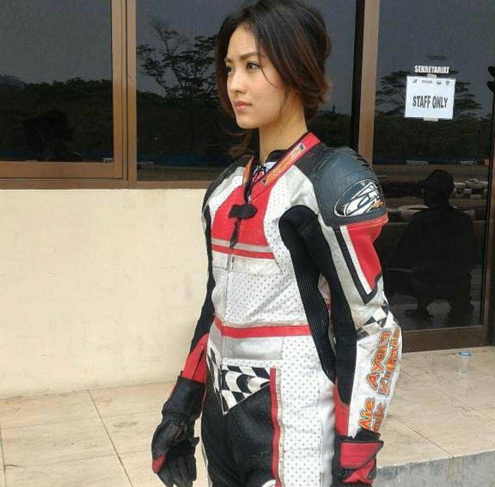 Natasha Wilona (instagram.com/boyanakjalanan)