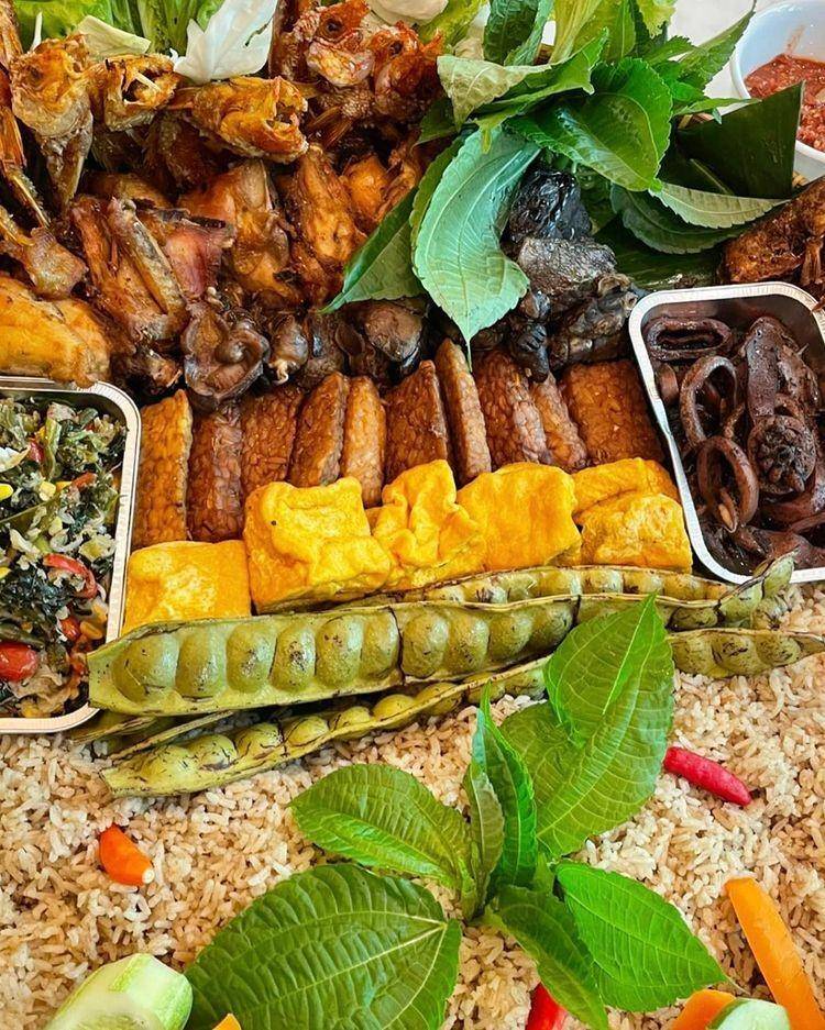Nasi Liwet (Instagram.com/warungteteh_nasiliwet)