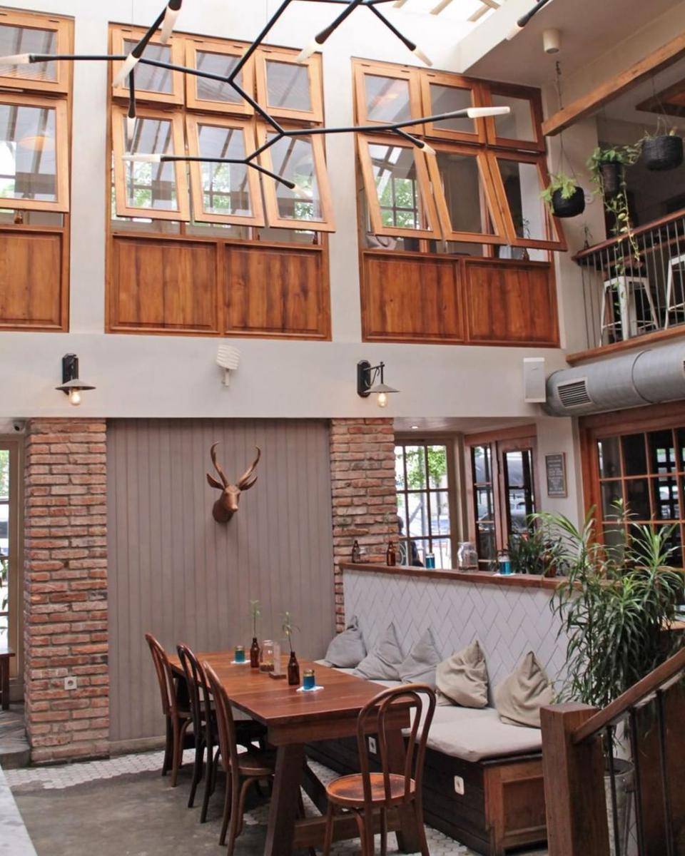 Lucky Cat Coffee Kitchen (instagram.com/luckycatcoffeekitchen)