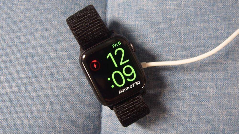 ilustrasi mengisi daya smartwatch (wareable.com)