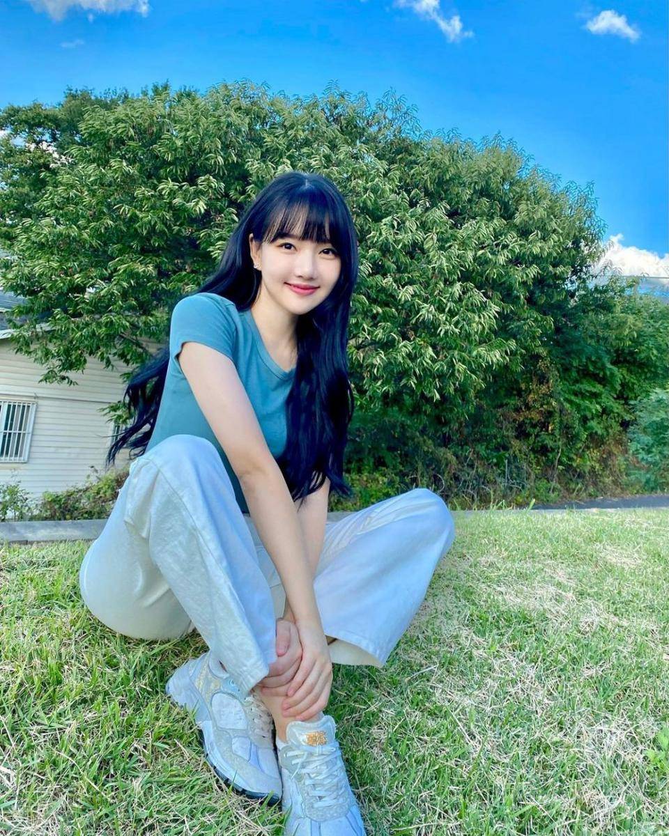 ide outfit casual look ala Yerin (Instagram.com/every_nn)