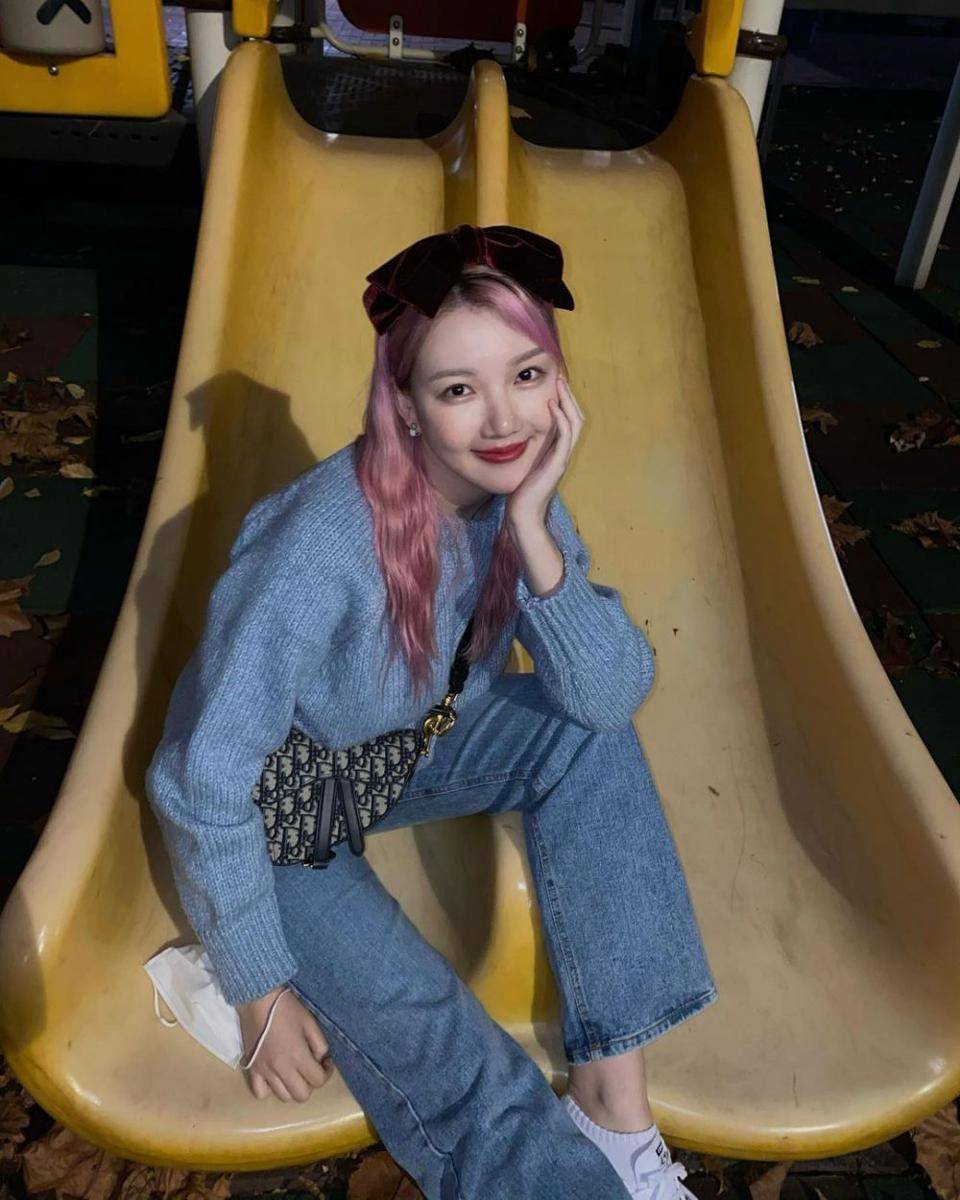ide outfit casual look ala Yerin (Instagram.com/every_nn)