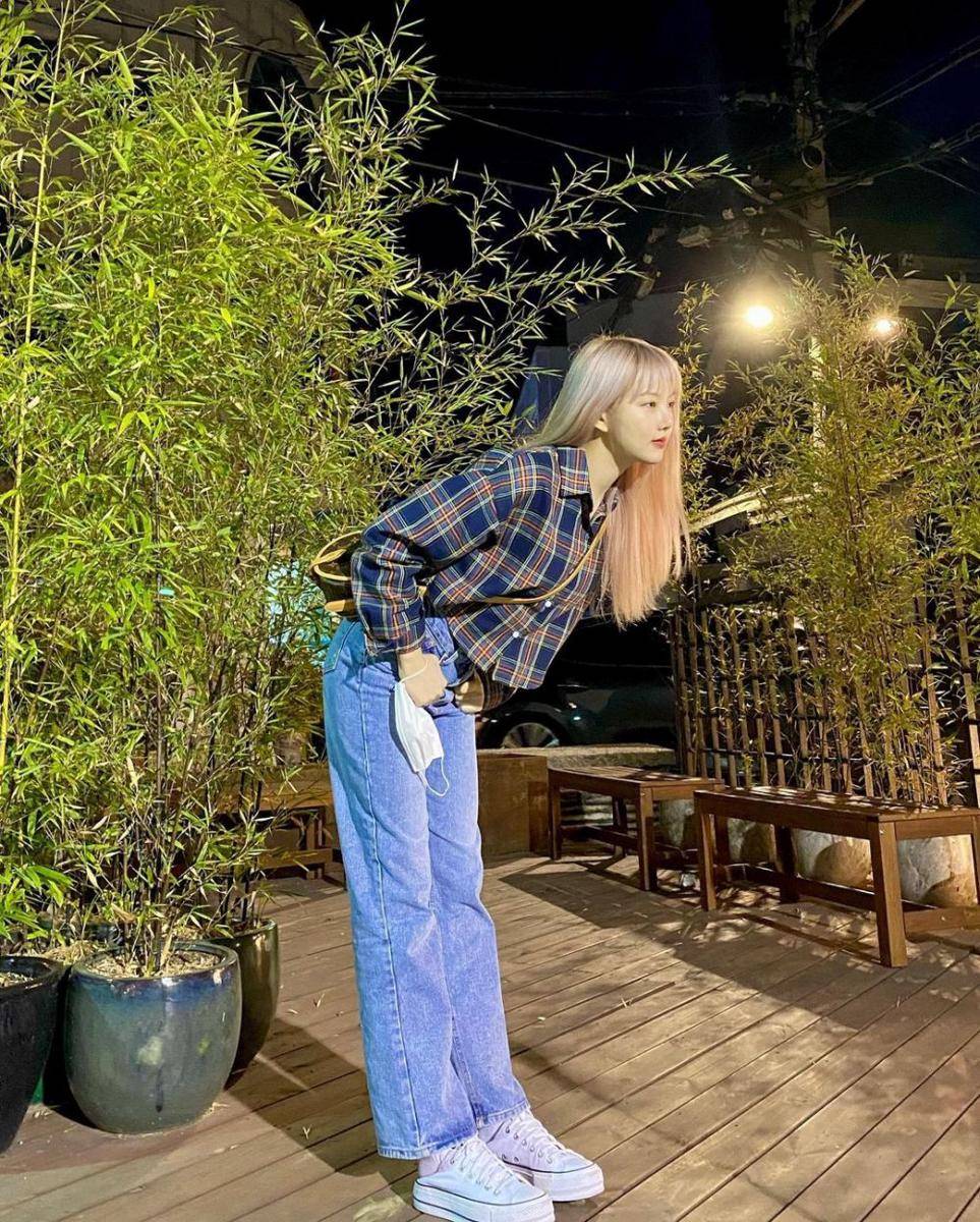 ide outfit casual look ala Yerin (Instagram.com/every_nn)