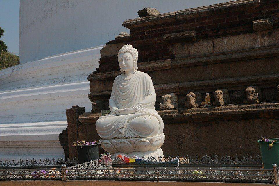 Ilustrasi patung Buddha di Sri Lanka (pixabay.com/kozala)