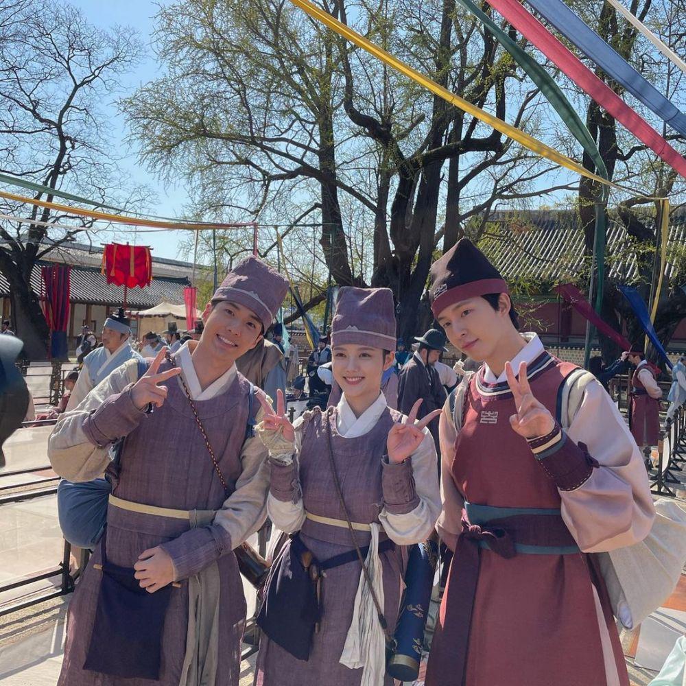 Hong Jin Gi, Kim Yoo Jung dan Hong Kyung di balik layar drama Red Sky (instagram.com/you_r_love)