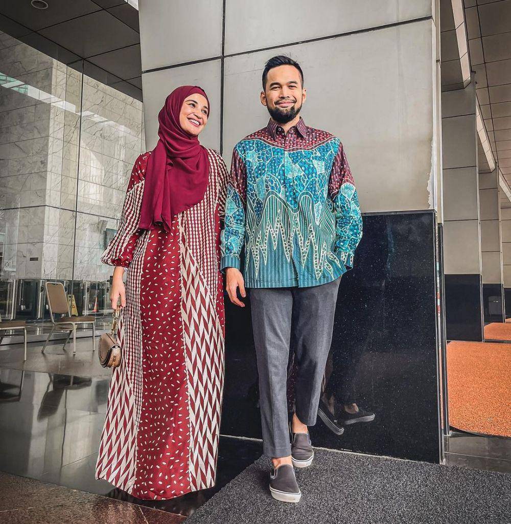 Jenis sepatu yang cocok jadi padanan kemeja batik (Instagram.com/shireensungkar)