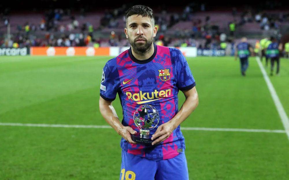 Jordi Alba terpilih sebagai Man of the Match usai Barcelona menang atas Dynamo Kyiv. (uefa.com)