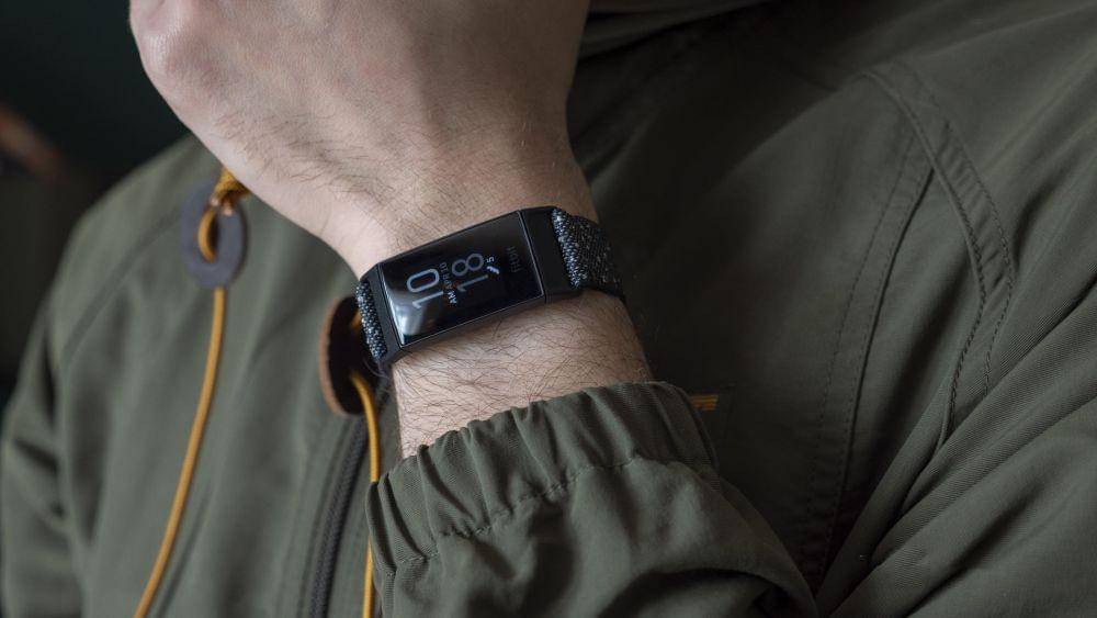 ilustrasi smartband atau fitness tracker (androidauthority.com)